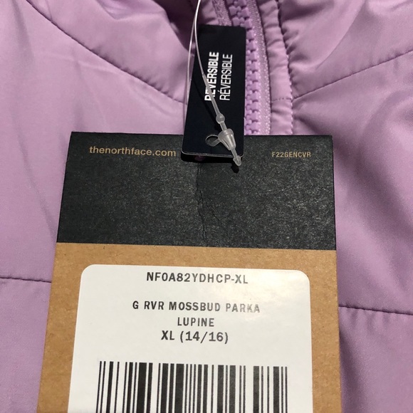 The North Face Girls' Reversible Mossbud Parka - Picture 10 of 11